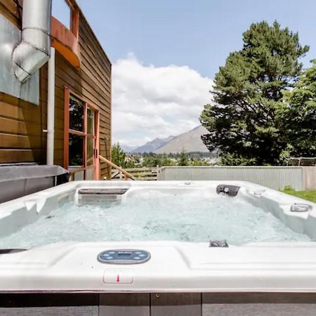 Hot Tub And Views Over Central Queenstown - Entire Holiday House Exterior foto