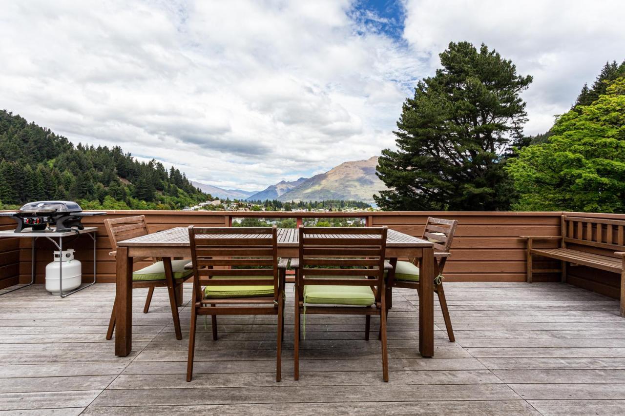 Hot Tub And Views Over Central Queenstown - Entire Holiday House Exterior foto