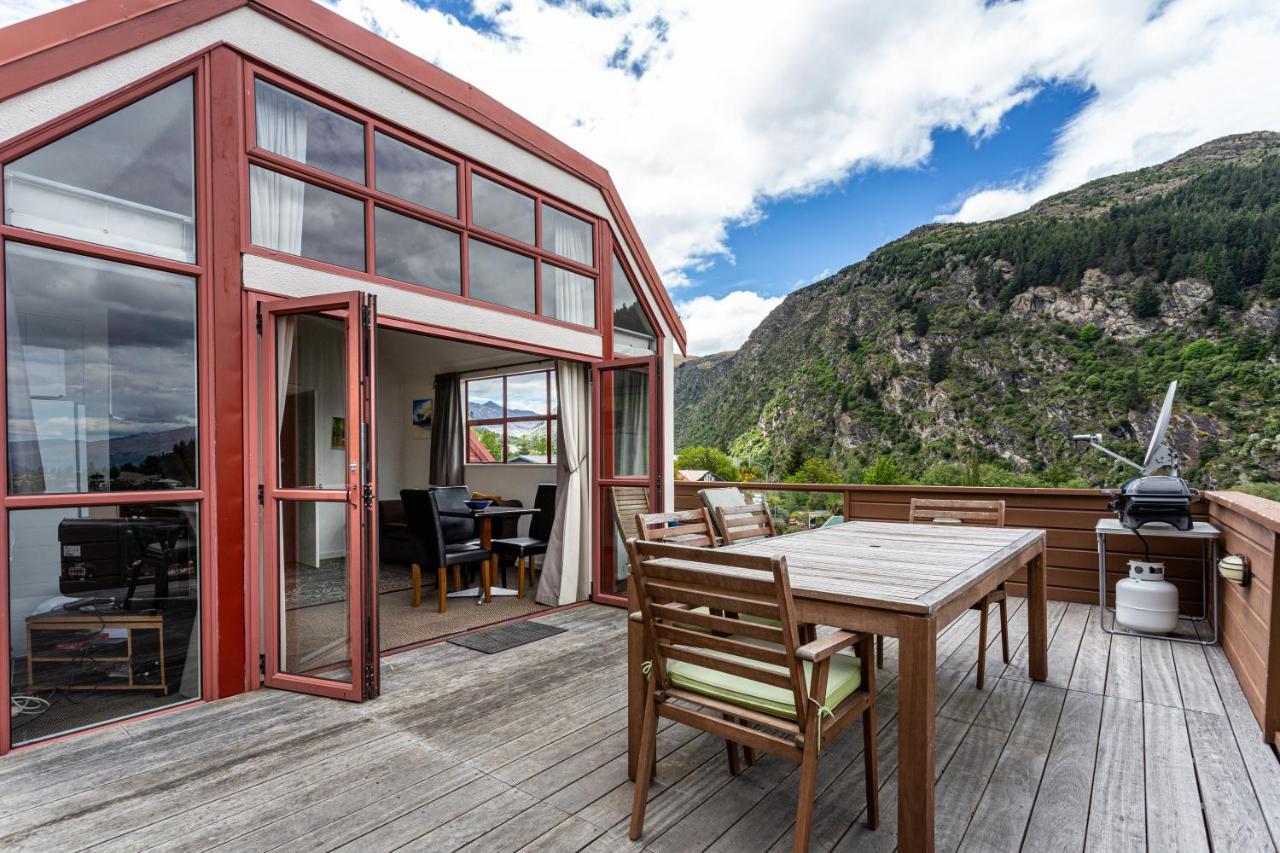 Hot Tub And Views Over Central Queenstown - Entire Holiday House Exterior foto