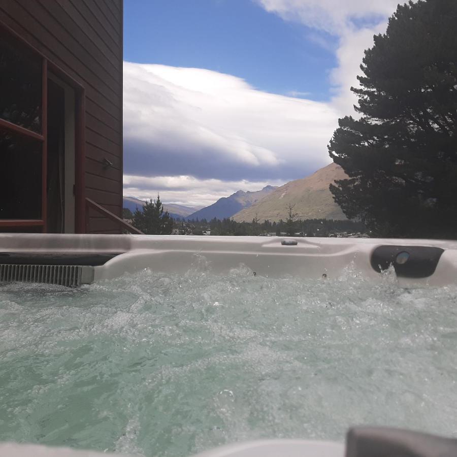 Hot Tub And Views Over Central Queenstown - Entire Holiday House Exterior foto
