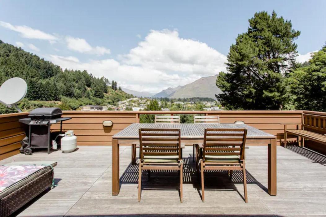 Hot Tub And Views Over Central Queenstown - Entire Holiday House Exterior foto
