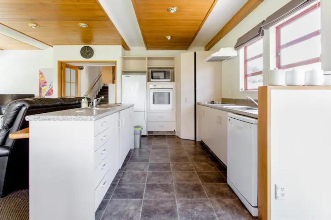 Hot Tub And Views Over Central Queenstown - Entire Holiday House Exterior foto