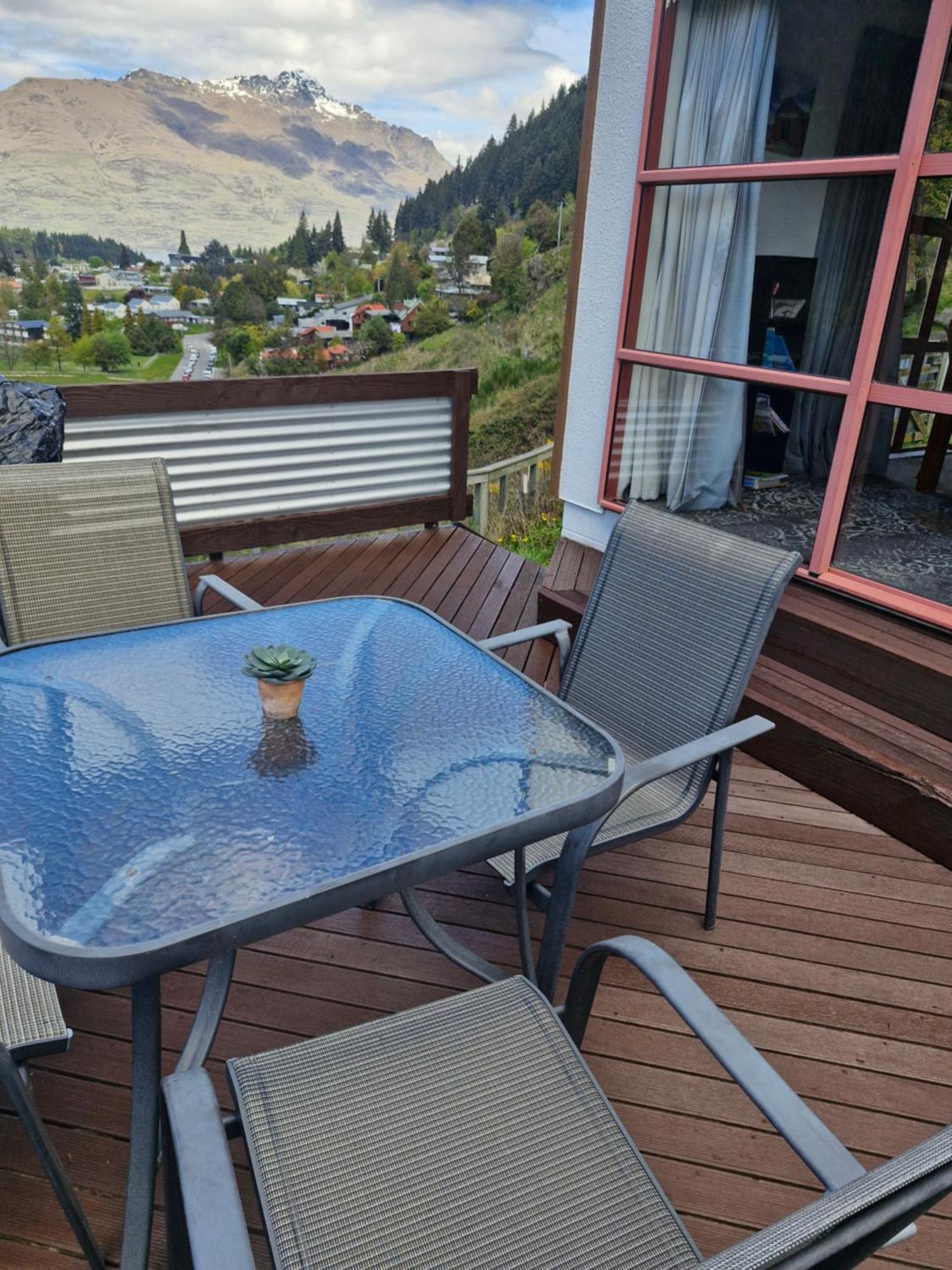 Hot Tub And Views Over Central Queenstown - Entire Holiday House Exterior foto